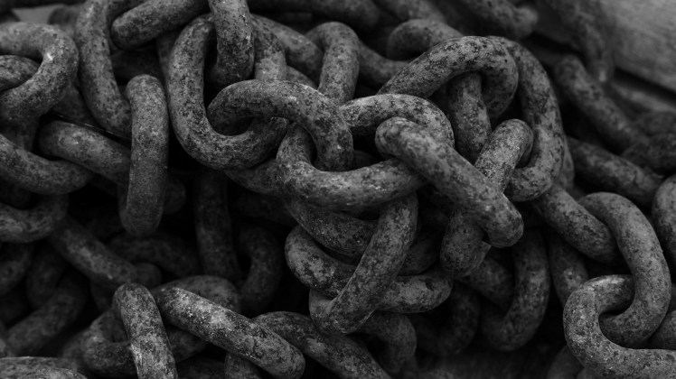 Black-Rusty-Chains